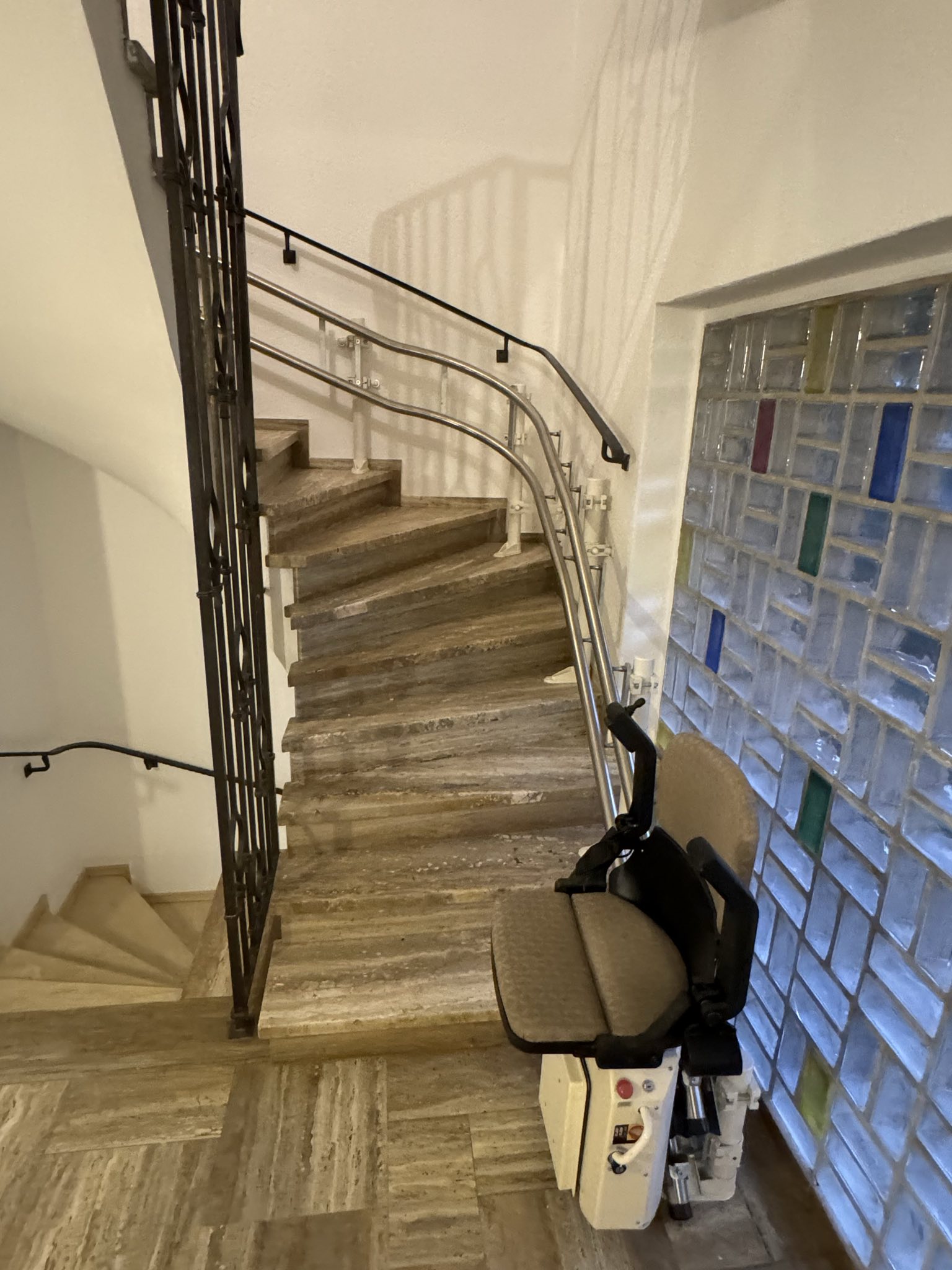 Treppe mit Treppenlift